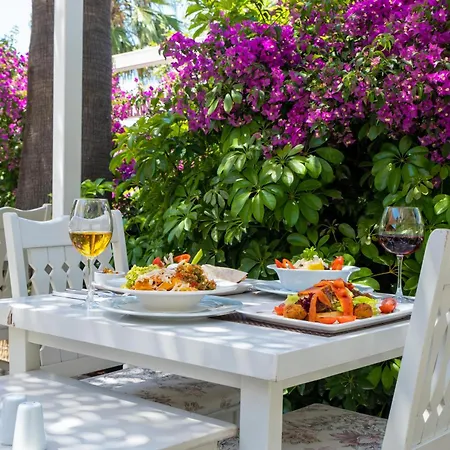Hotel Sea Breeze And 4*