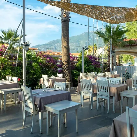 Hotel Sea Breeze And 4*